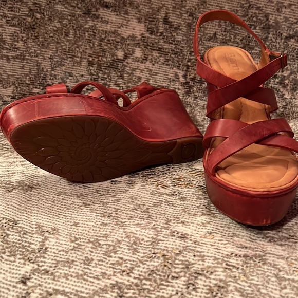 Never worn wedge sandal - Picture 4 of 7